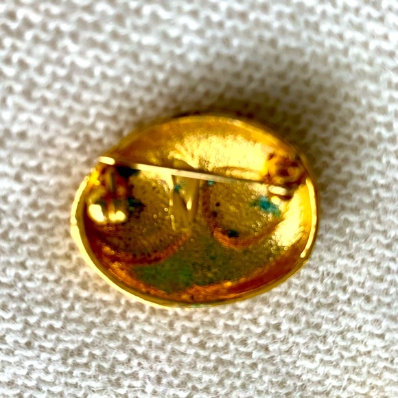 🎄🎁 GREEN EYED KITTY VTG/NEW. BROOCH OR CHAIN. 1” detailed gold - Picture 6 of 7